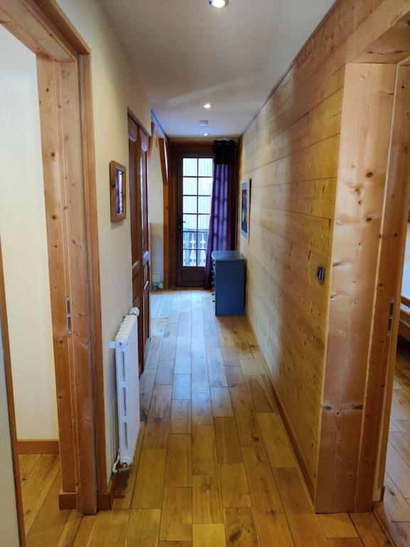 Spacious Ski Chalet In Traditional French Village, Sleeps 8, Four Star With Fibre Broadband 阿邦当斯 外观 照片