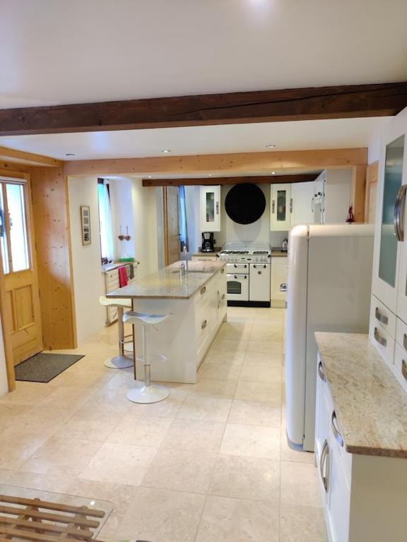 Spacious Ski Chalet In Traditional French Village, Sleeps 8, Four Star With Fibre Broadband 阿邦当斯 外观 照片