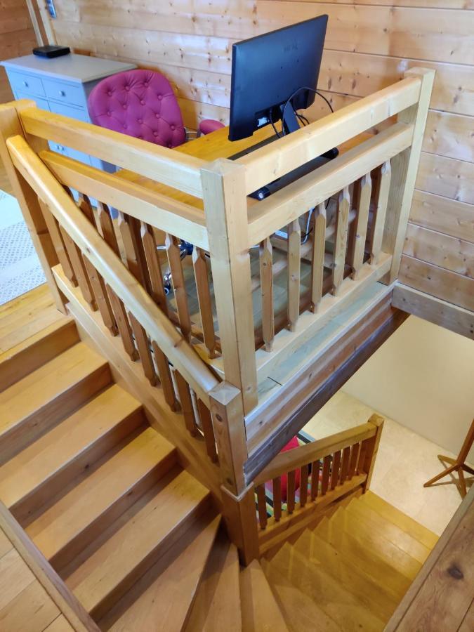 Spacious Ski Chalet In Traditional French Village, Sleeps 8, Four Star With Fibre Broadband 阿邦当斯 外观 照片