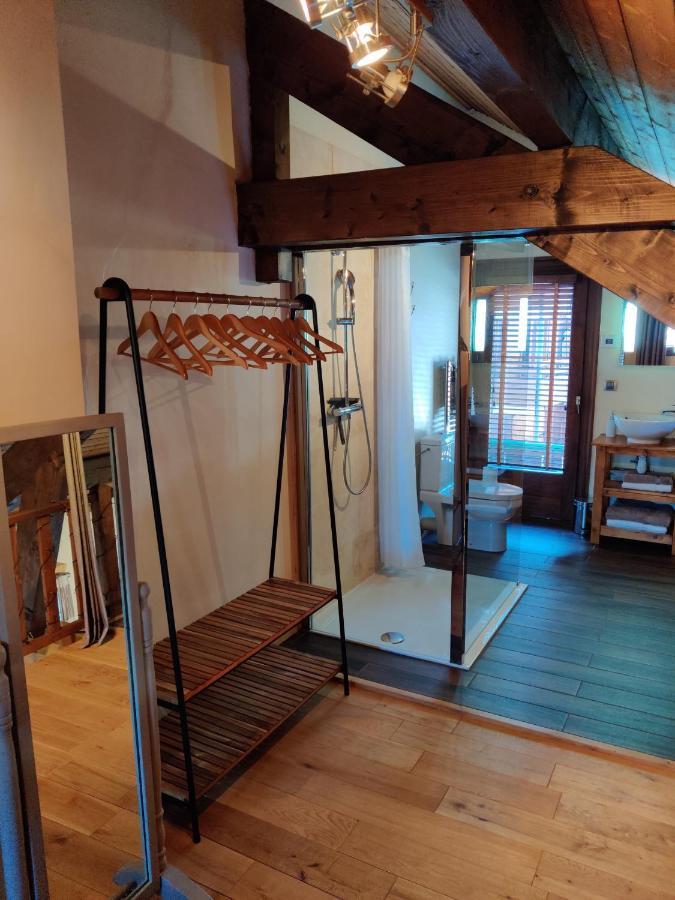 Spacious Ski Chalet In Traditional French Village, Sleeps 8, Four Star With Fibre Broadband 阿邦当斯 外观 照片